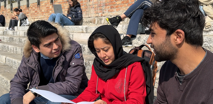 Studentessa e studenti Afghani al Portello Studentessa e studenti Afghani al Portello