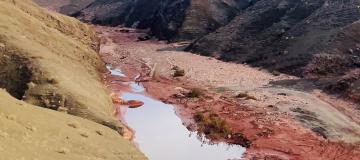 Fiume non perenne nei monti dell'Atlante in Marocco